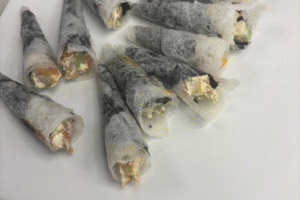 Conos de Mar: Crujientes de salmón y aguacate