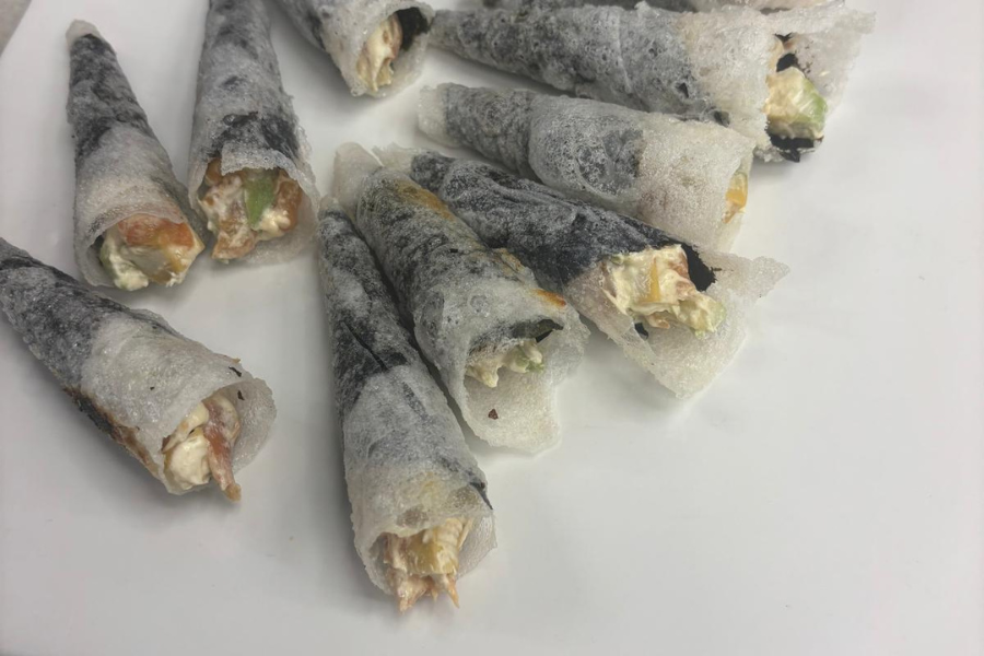 Conos de Mar: Crujientes de salmón y aguacate