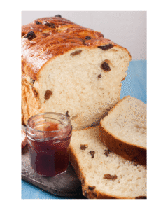 Pan blanco en molde con pasas